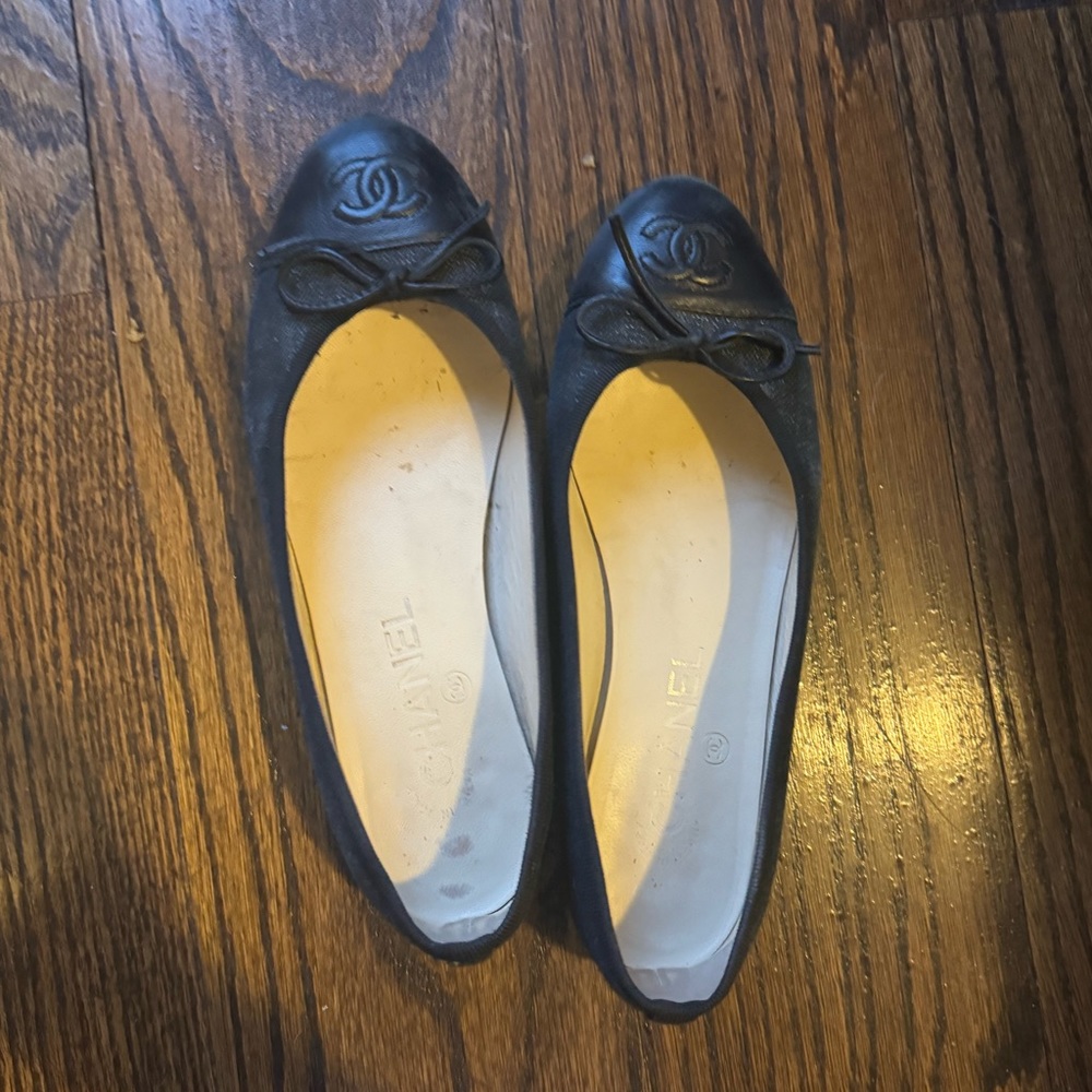 Authentic Chanel ballet flats size 36
